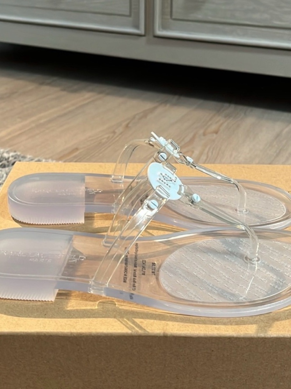 Karl Lagerfeld Clear Jelly Thong Sandals - Picture 4 of 4